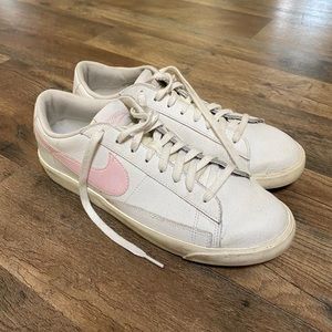 Nike Blazers Low, Size 10.5 Men’s, White/Pink